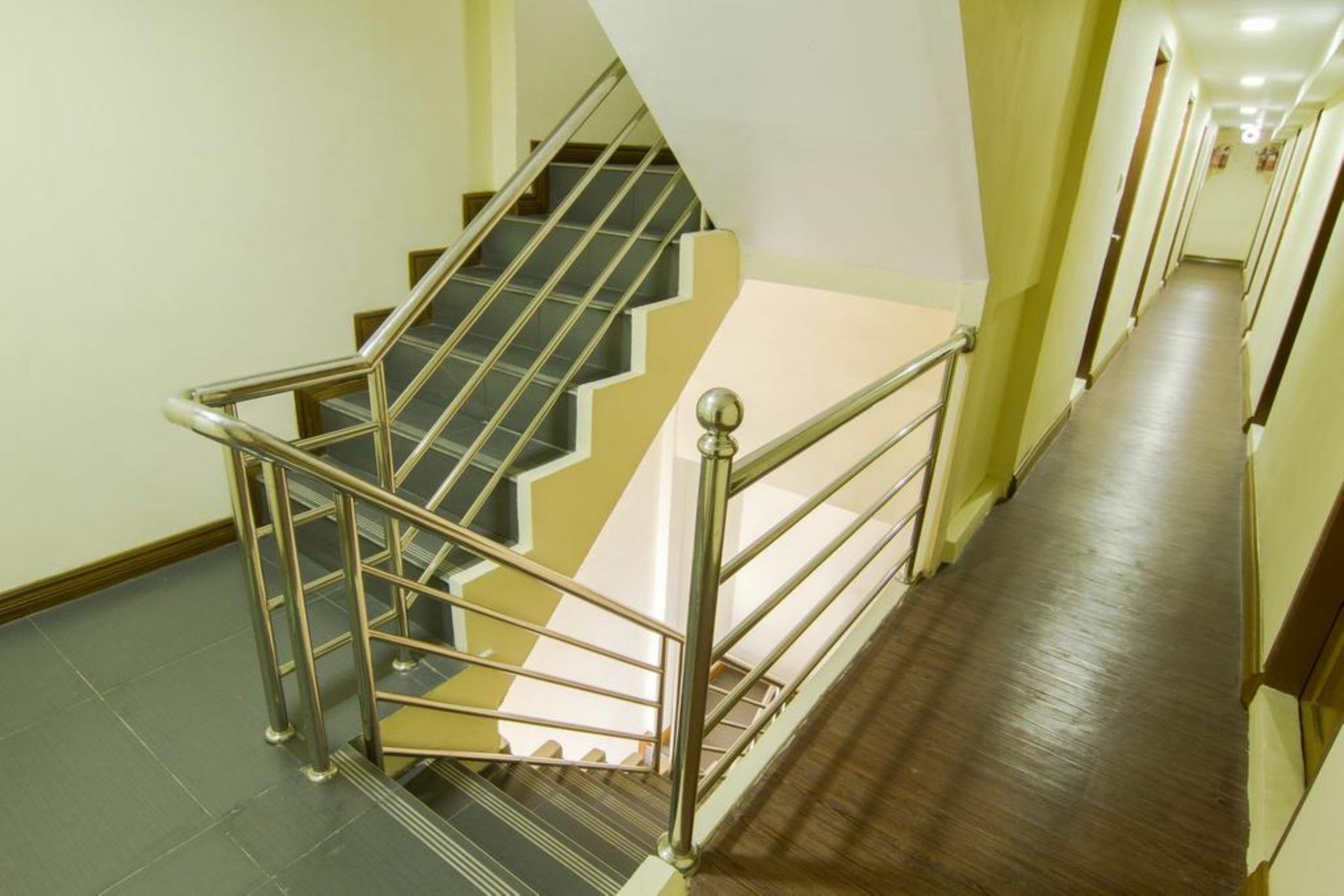 Shwe Htee Guest House Янгон Экстерьер фото
