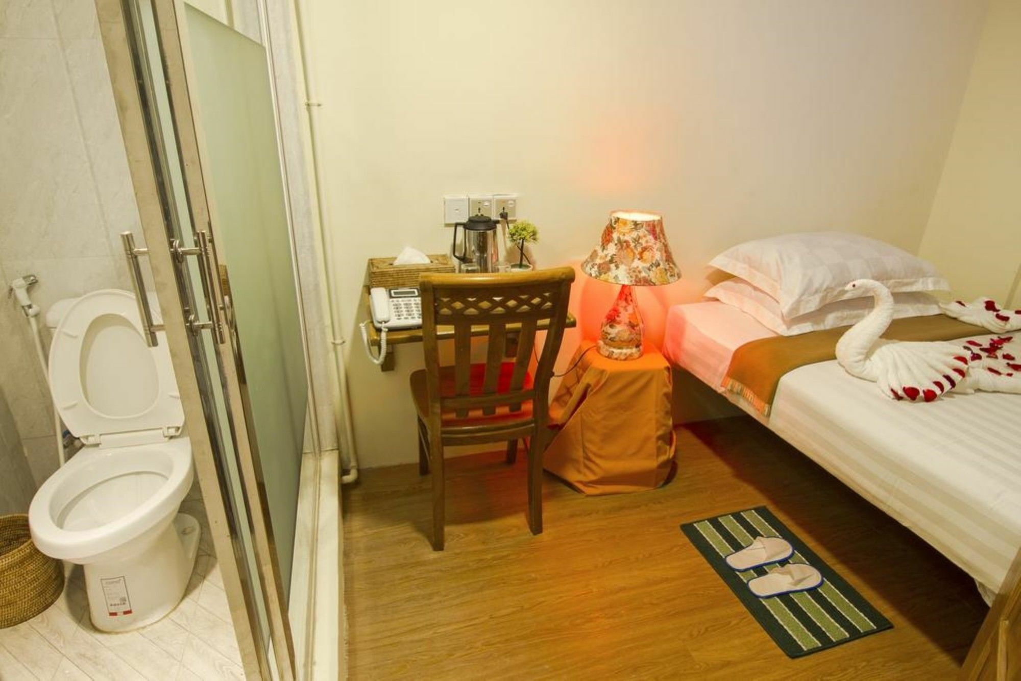 Shwe Htee Guest House Янгон Экстерьер фото